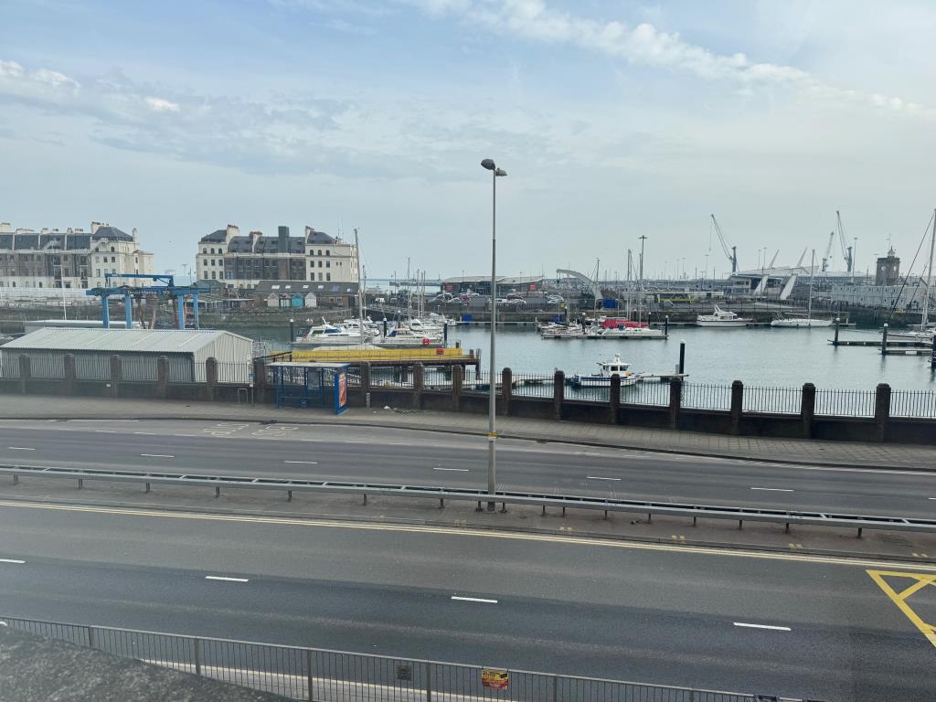 Lot: 101 - FREEHOLD INVESTMENT BLOCK OF THREE APARTMENTS - View over harbour from flat 1